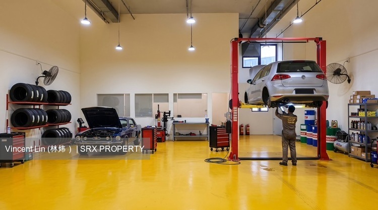 Carros Centre (D25), Factory #590274251